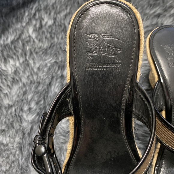 Authentic Burberry Women's Black and Tan Sandals wedge Espadrille Size 4… - Picture 2 of 4